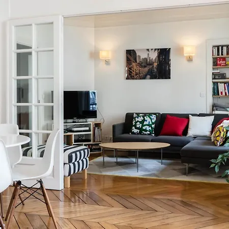 Beautiful & Bright Near Pigalle Апартаменты Париж