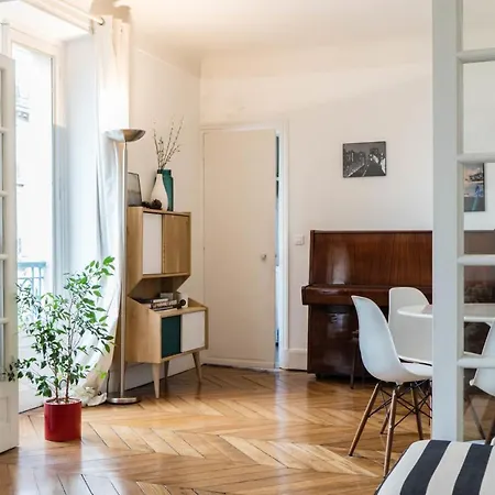 Апартаменты Beautiful & Bright Near Pigalle *
