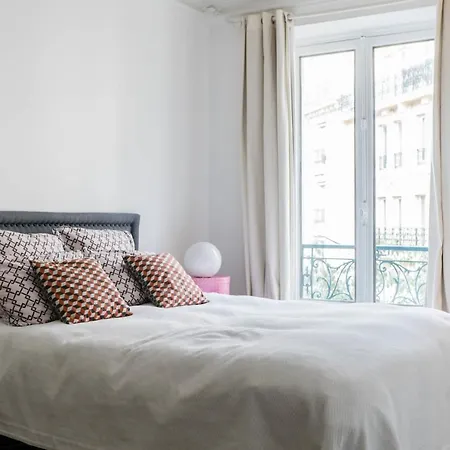 Beautiful & Bright Near Pigalle Апартаменты *