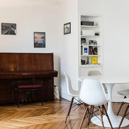 Beautiful & Bright Near Pigalle Апартаменты